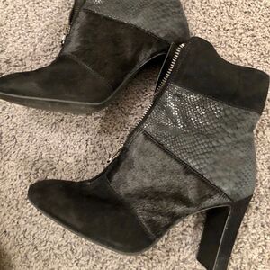 Anne Klein black Booties, Size 6.5 Mixed material (suede leather and fur)
